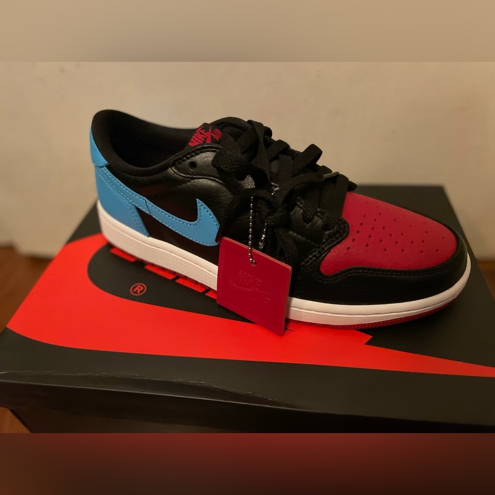Never worn women’s Air Jordan 1 Retro Low OG